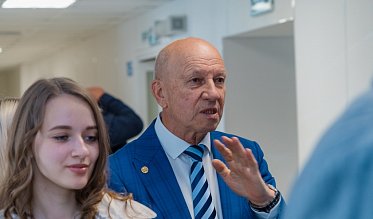 Депутаты посетили обновленный корпус областной больницы